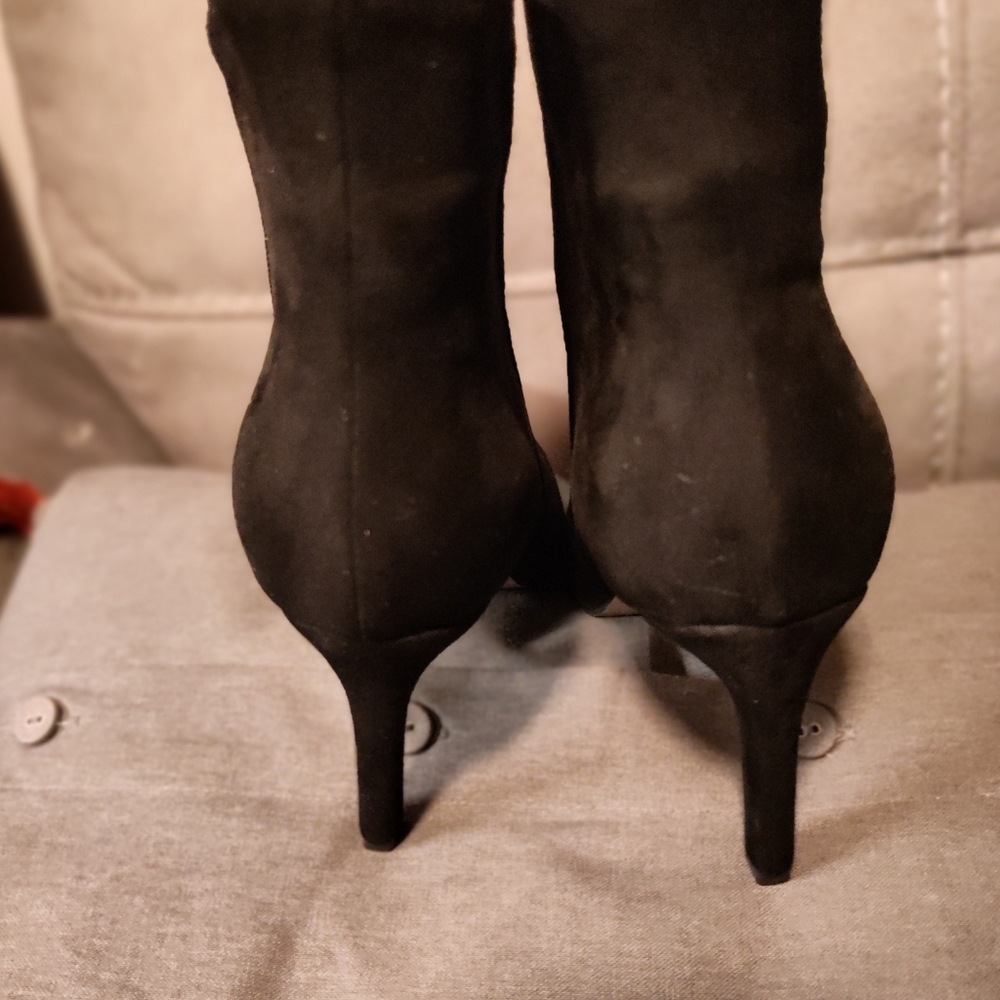 Boots - Picture 2 of 6